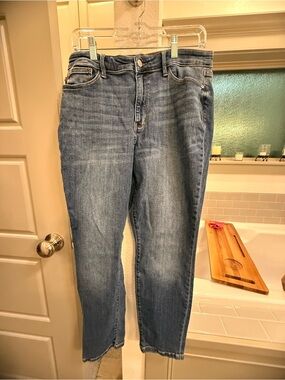 Judy Blue Medium Wash Boyfriend Jeans
